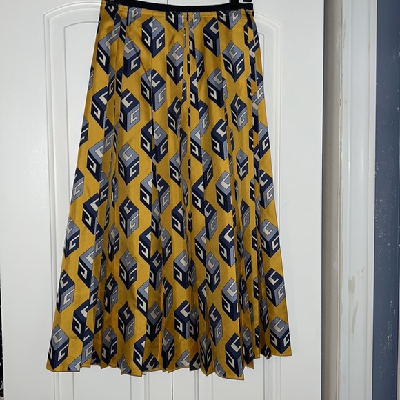 Gucci GG Wallpaper Silk Twill Pleated Skirt, Yellow - Picture 7 of 15
